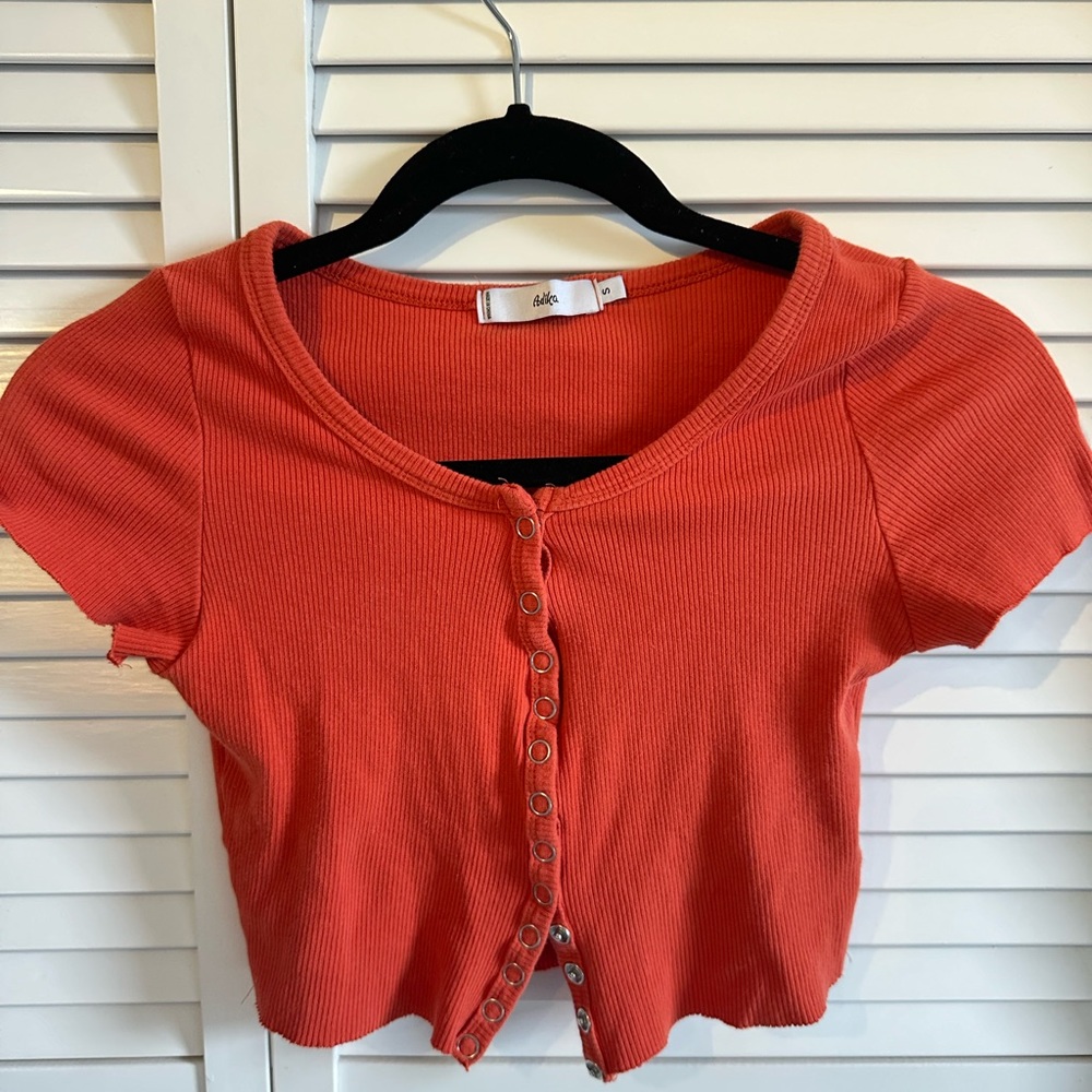 Button Down Short Sleeve Crop Top - Picture 4 of 4